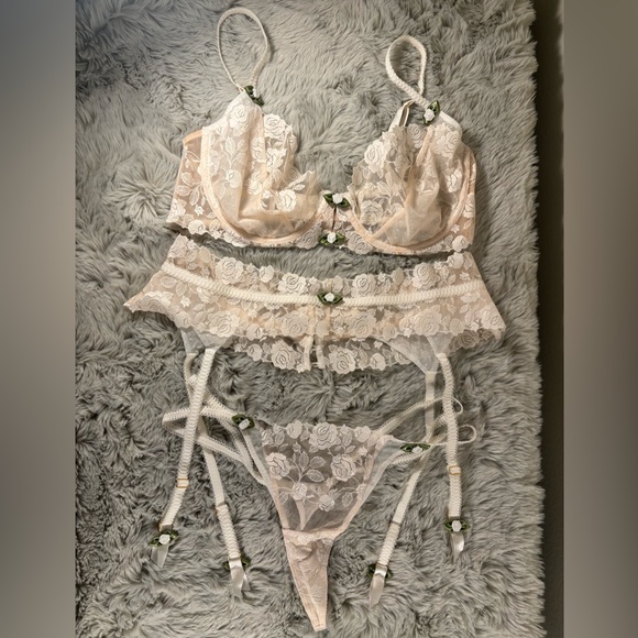 NWOT For Love And Lemons Cream White Rose Lace Lingerie Full Set